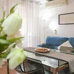 Spacious 2 Bedroom Apt In The Heart Of Triana