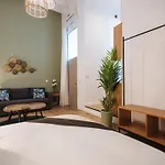 Lola de Triana Apartments