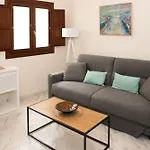 Charming & Quiet Apartment In Plaza Del Salvador