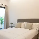 Santa Ana 18 Suite Apartments