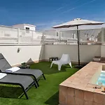Lola 14 Suite Apartment