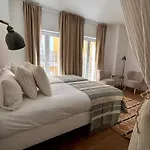 MAGNO Lineros Apartments