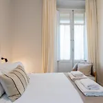 Conde Brand New Stylish Apartment