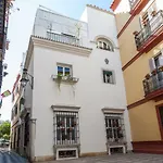 La Plazuela De Santa Cruz