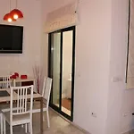 Apartamentos RG Triana, calle Castilla con PATIO
