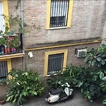 Triana, Calle Troya