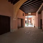 Goyeneta Central Deluxe Palace