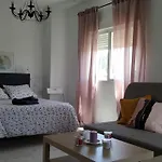 Habitación independiente en Chalet de Gines