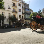 Deluxe Apartment In La Giralda