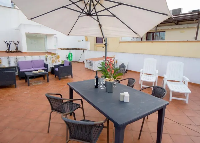 RentalSevilla Luminoso apartamento con terraza en la Maestranza