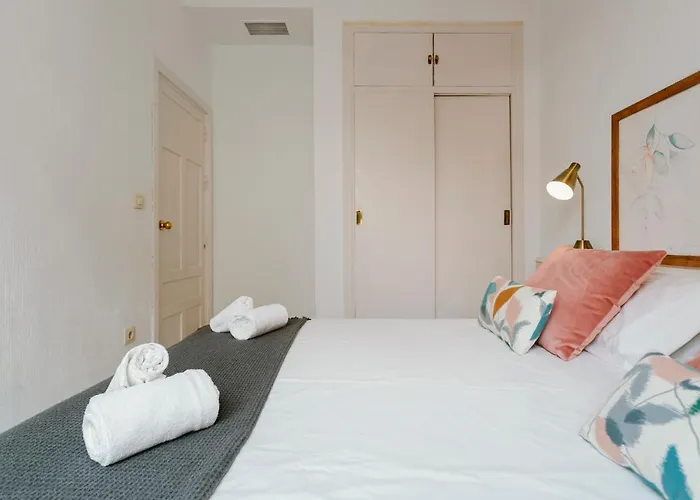 Bright And Cozy-1Bd 1Bth & 2Bd 1Bth- La Giralda