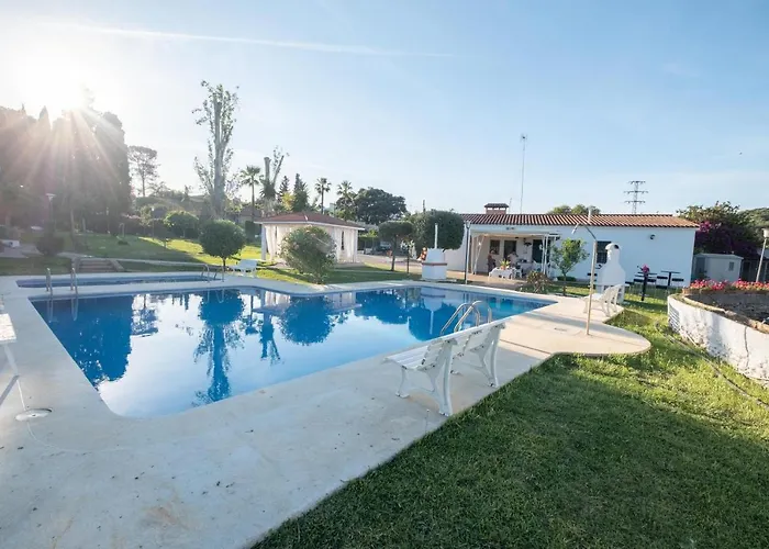 Agradable Villa Con Piscina