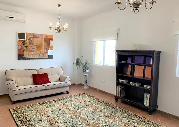 Wide And Traditional- 2Bd 1Bth- Gavidia
