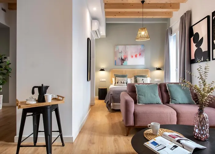 Lola 14 Suite Apartment