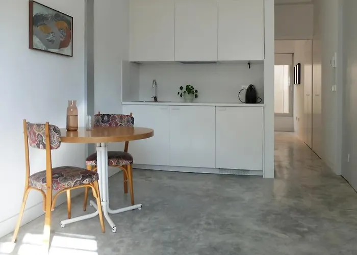 Design Apartment Near City Center, Cool Popular Neighborhood