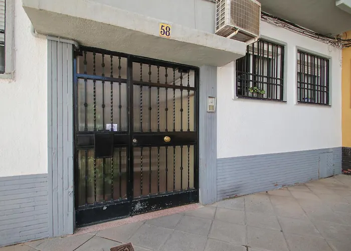 Spacious 2 Bedroom Apt In The Heart Of Triana
