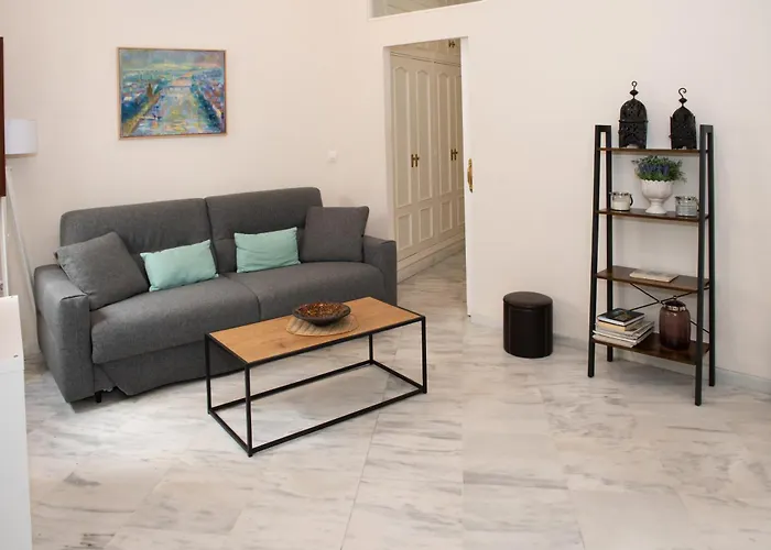 Charming & Quiet Apartment In Plaza Del Salvador