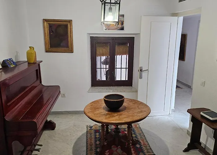Centrally Located In Old Palace House