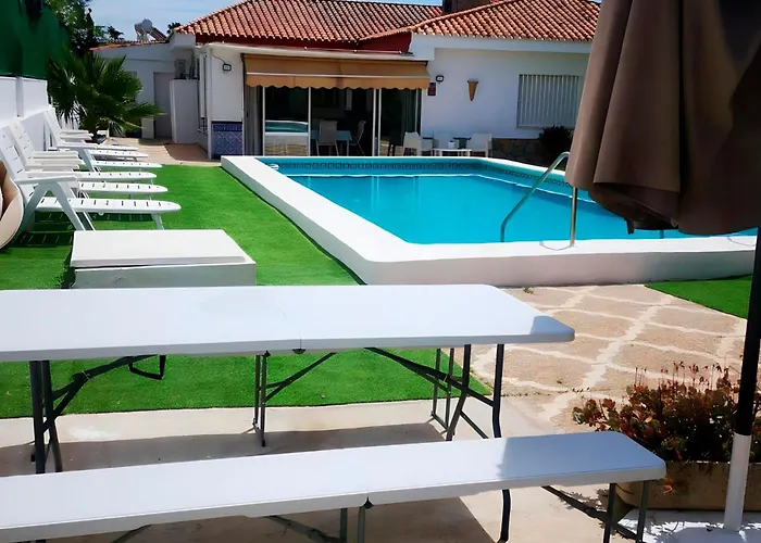Chalet Con Jardin, Piscina Privada Y Parking