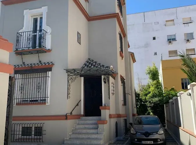 10 Bdr Chalet; Maria Luisa Park