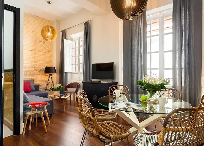 Imperial Luxury & Modern Apartment