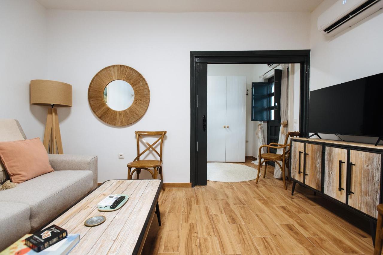 Aitana's Retreat With Charming Garden Apartamento