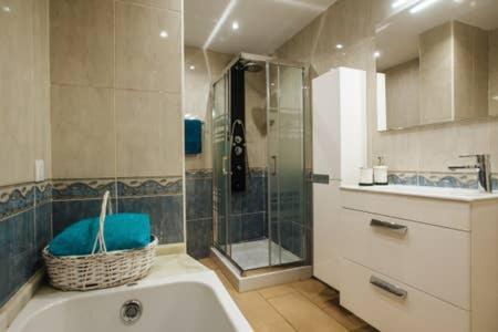 13 Calle San Jacinto Sevilla
