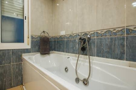 13 Calle San Jacinto * Sevilla