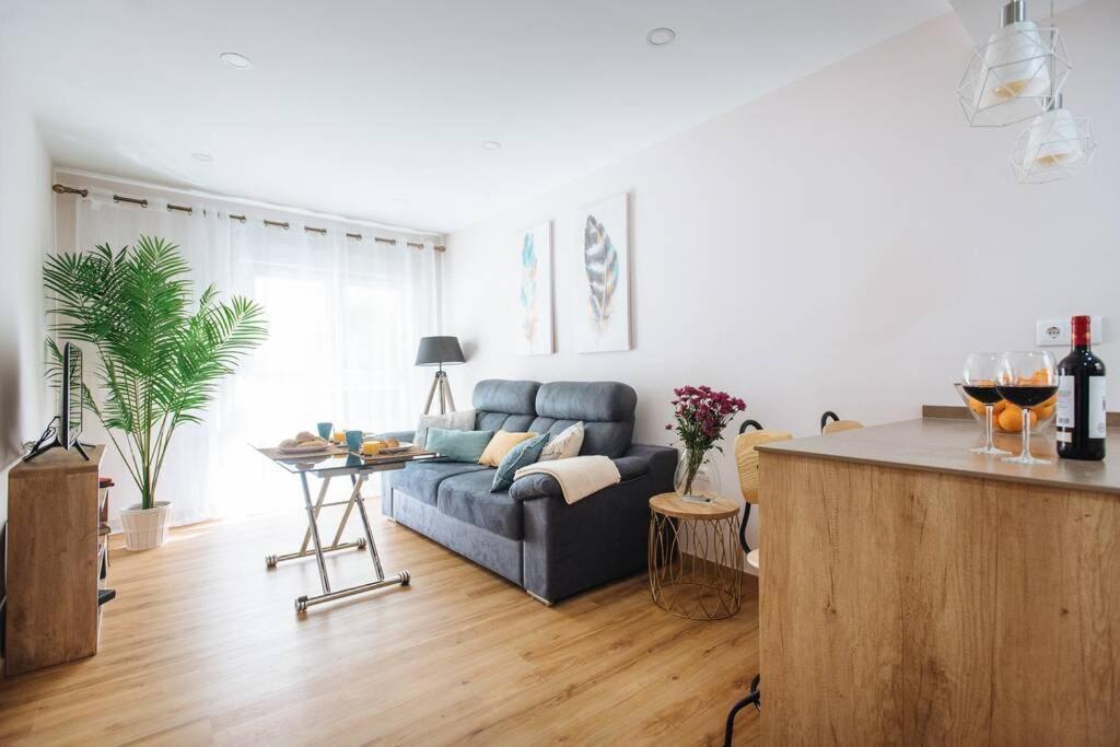 Hostly Sol 2bdr Flat With Patio In Center Apartamento Sevilla