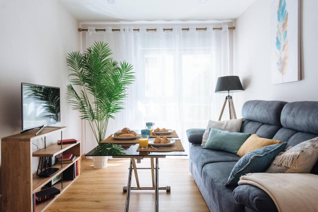 Apartamento Hostly Sol 2bdr Flat With Patio In Center