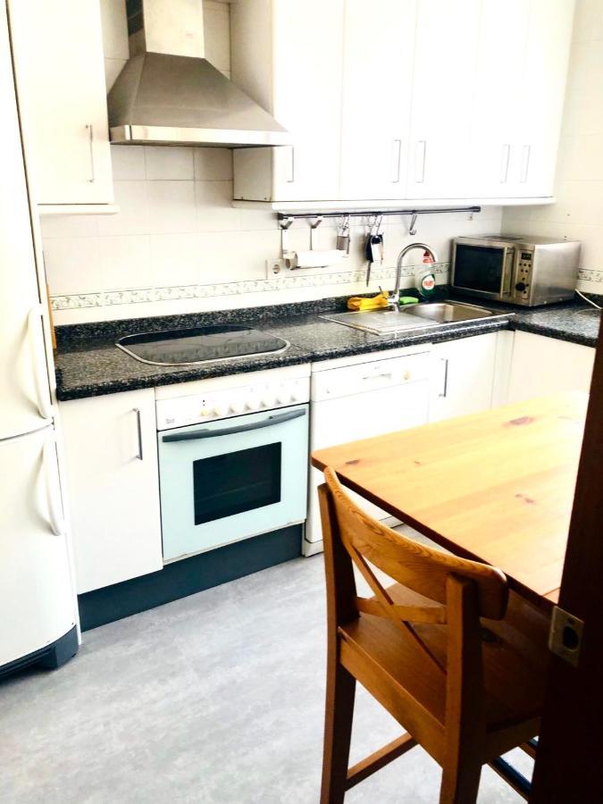 Apartamento Junto A Fibes, Amplio, Luminoso, Con Piscina Y Parking