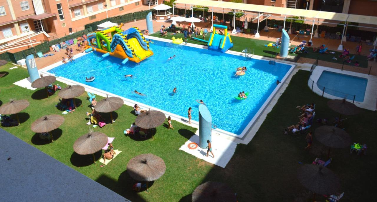 Junto A Fibes, Amplio, Luminoso, Con Piscina Y Parking Apartamento