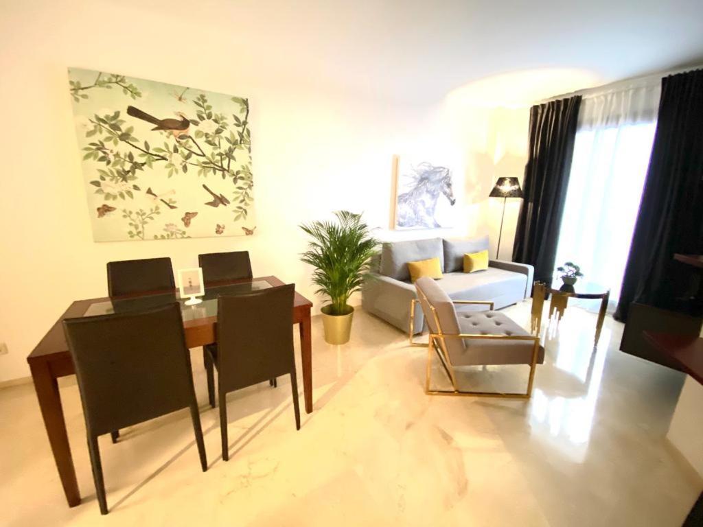 Apartment Portico *