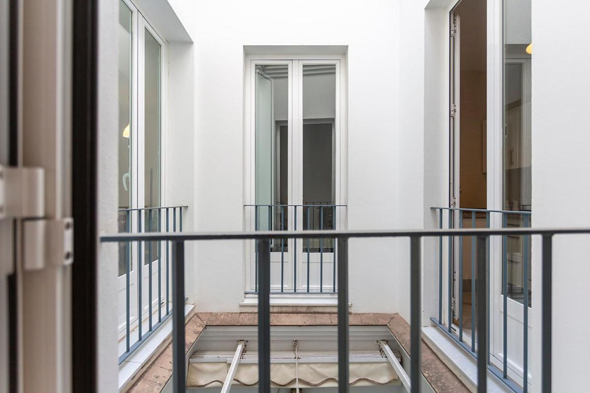 Metropol Urban Apartment