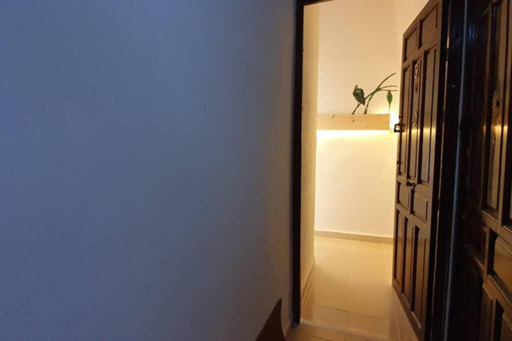 Apartamento San Roque. Street Lecha Marzo. *