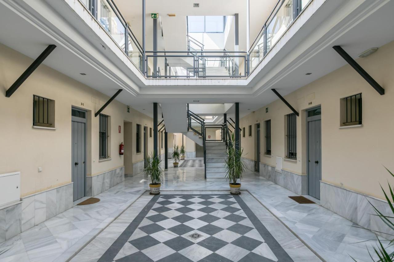 Triana Deluxe Con Patio Privado Apartamento *