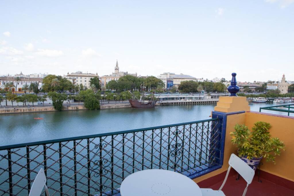 Triana En Plena Calle Betis Maravilloso Apart.