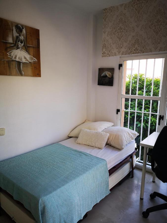 Bright Modern Residencial - Single With Shared Bathroom Near Airport Seville