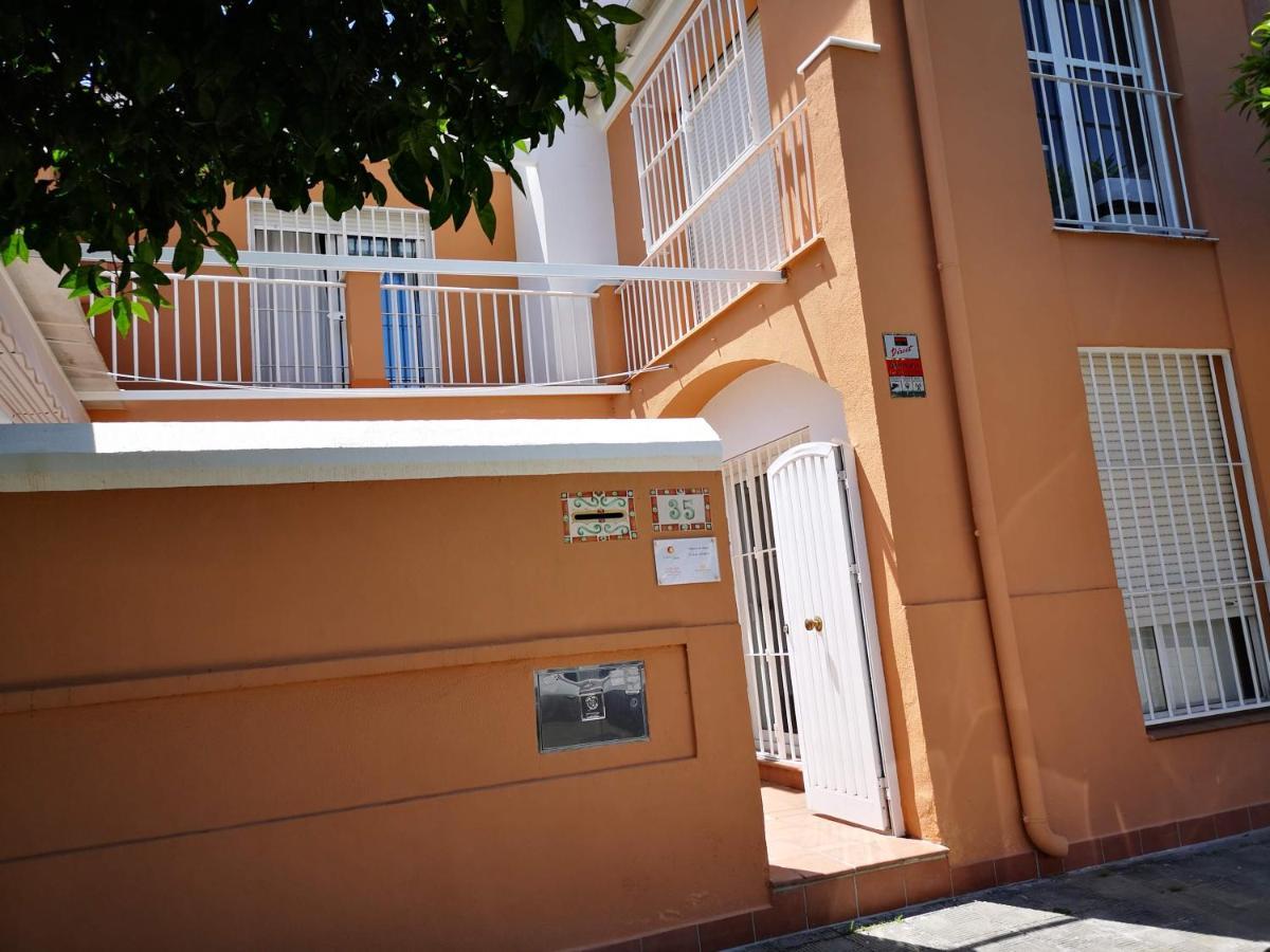 Homestay Bright Modern Residencial - Single With Shared Bathroom Near Airport Seville