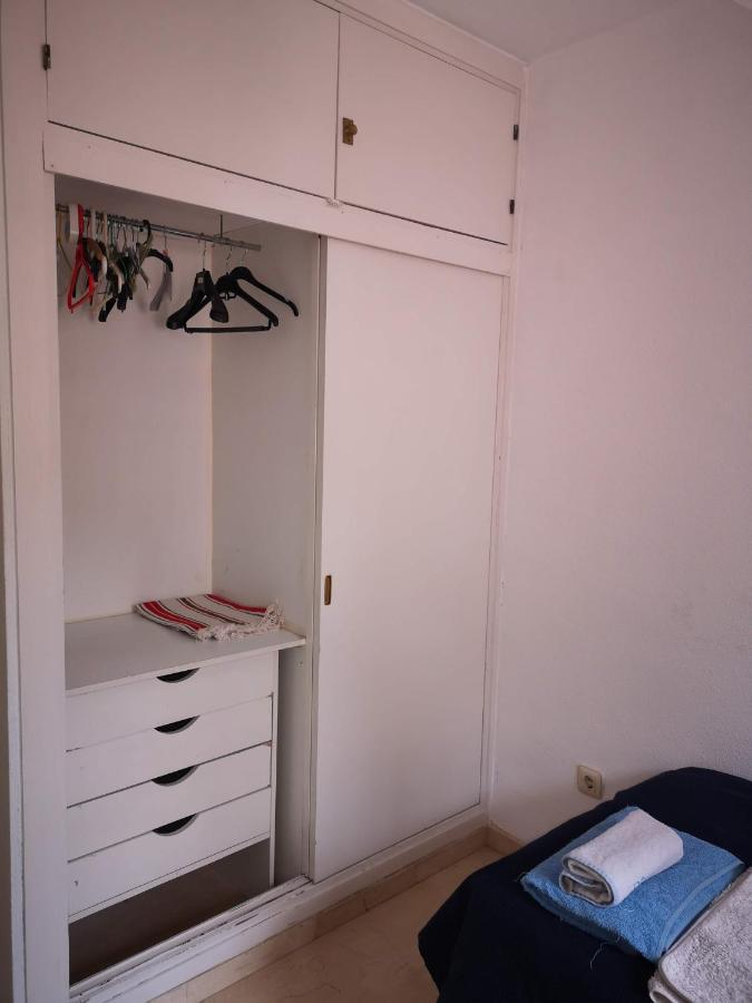 Homestay Bright Modern Residencial - Single With Shared Bathroom Near Airport
