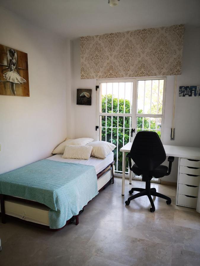 Bright Modern Residencial - Single With Shared Bathroom Near Airport