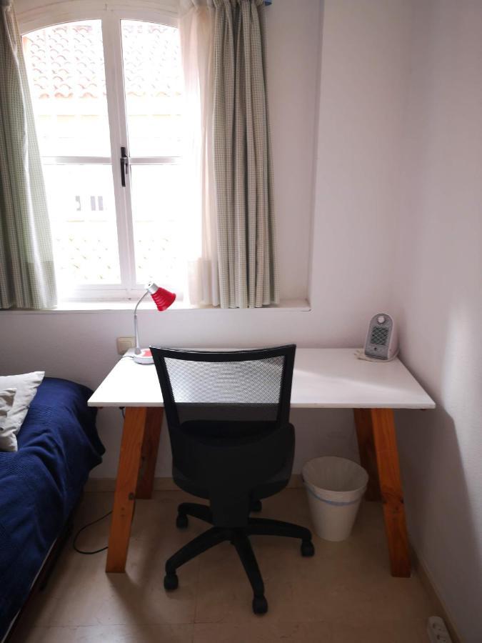 Bright Modern Residencial - Single With Shared Bathroom Near Airport *