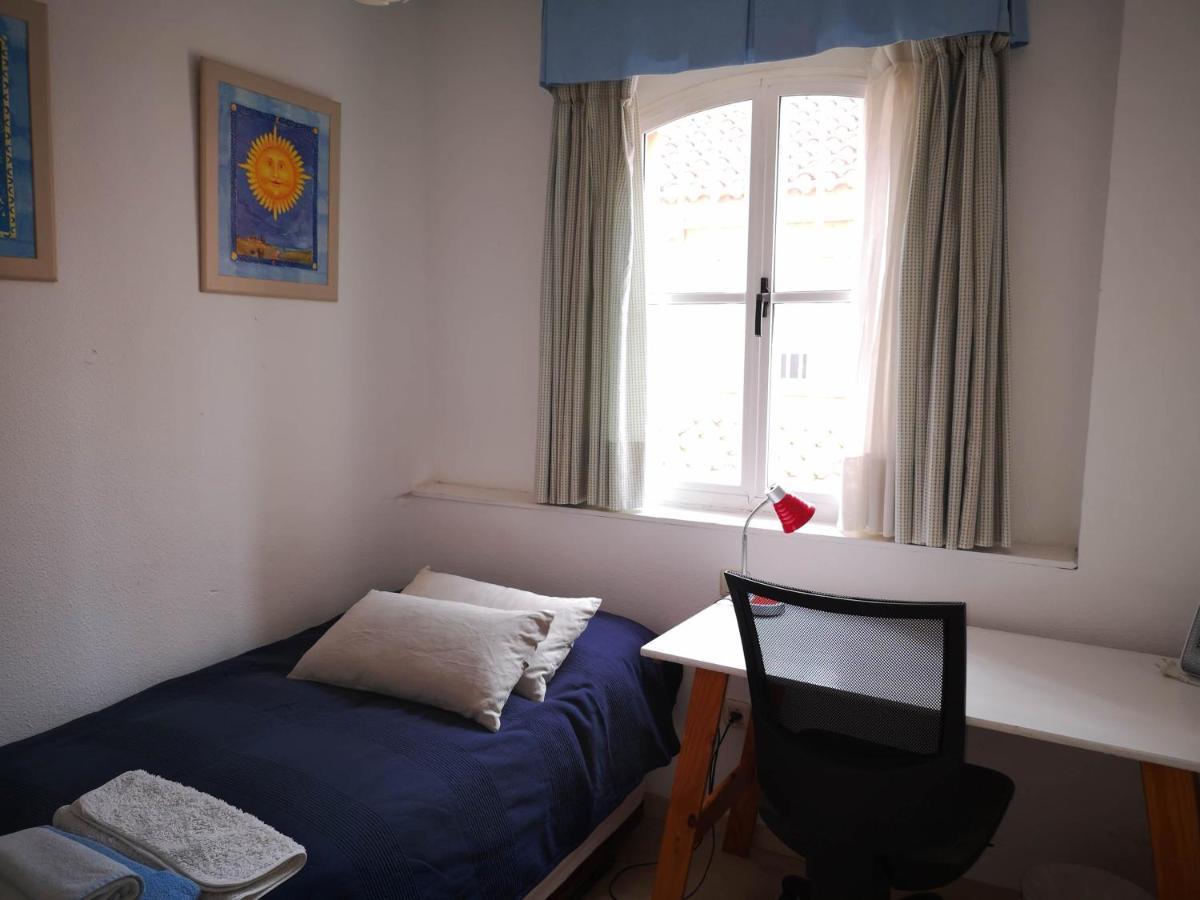 Bright Modern Residencial - Single With Shared Bathroom Near Airport *
