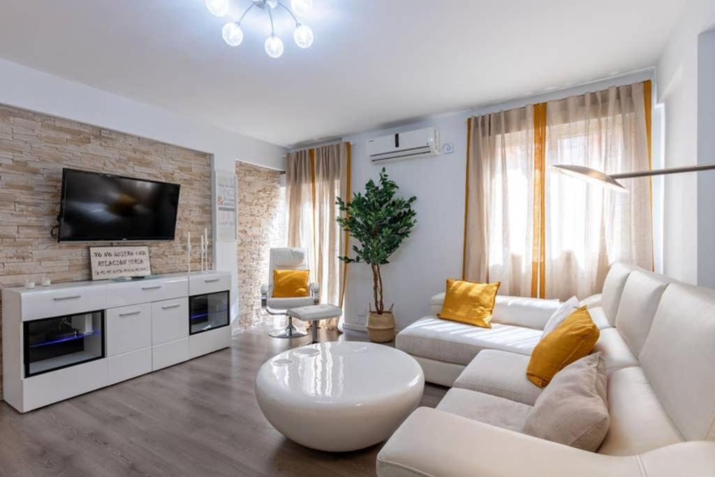 Triana Maestro Deluxe By Valcambre