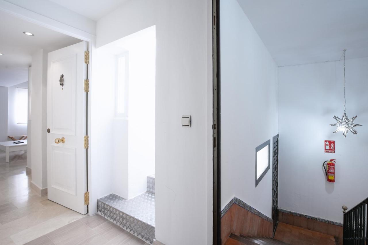 Historic Building Cathedral Apartment Seville