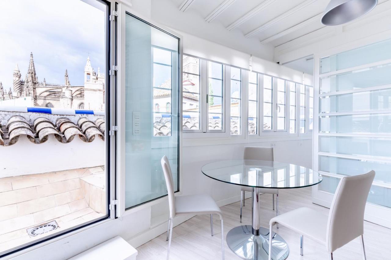 Historic Building Cathedral Apartment Seville