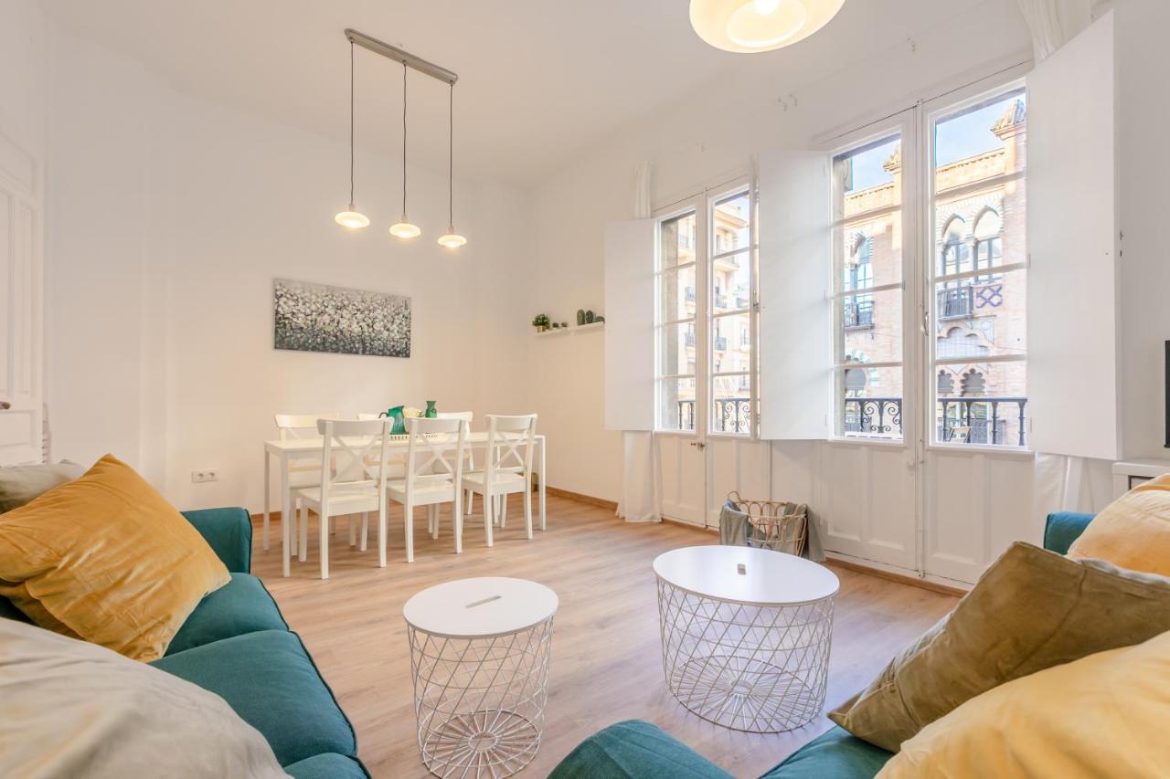 Avanti La Campana, Con Un Balcon Que Te Enamorara Del Ambiente De Apartment