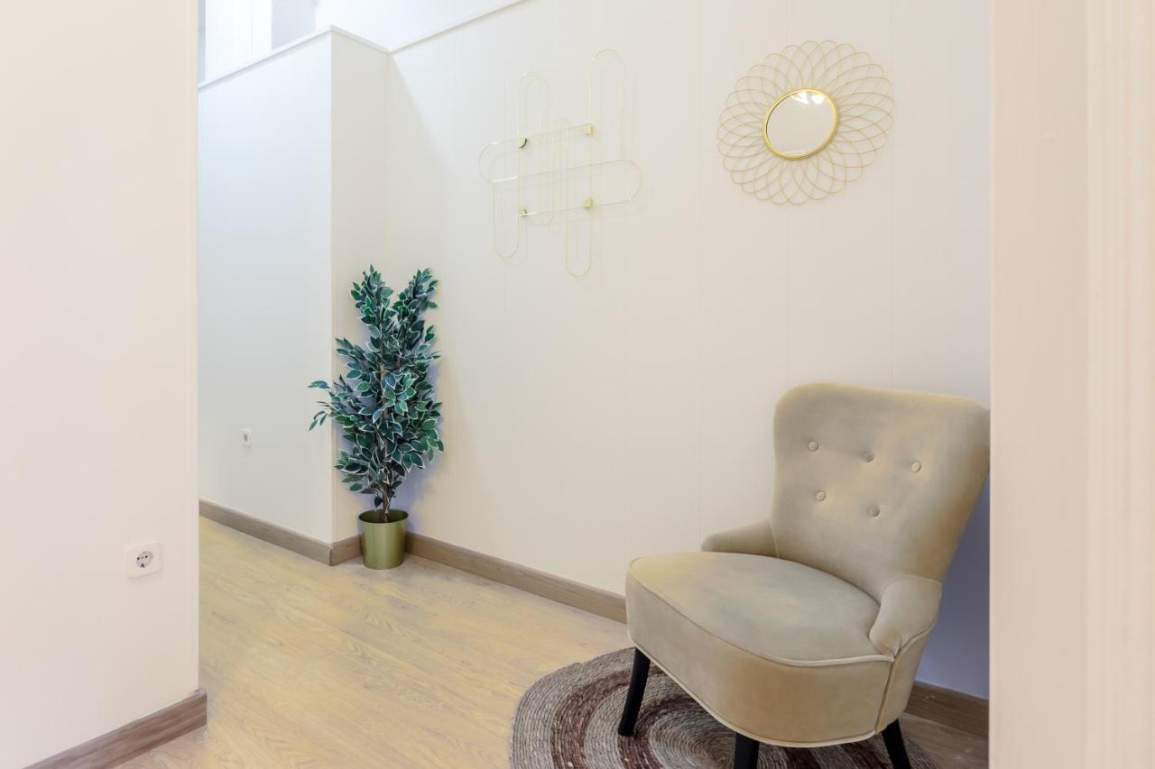 Avanti La Campana, Con Un Balcon Que Te Enamorara Del Ambiente De Apartment