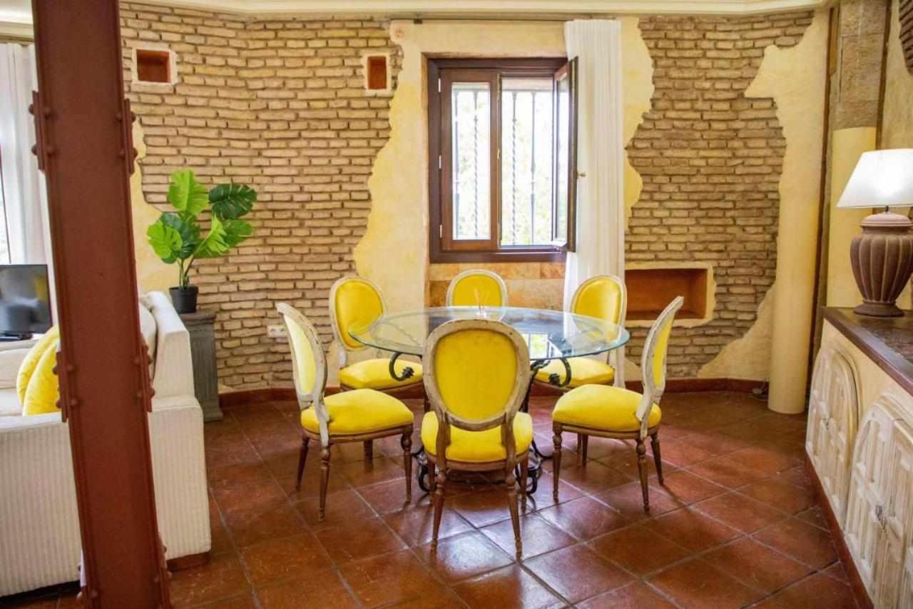 Monkeys Adriano & Terrace Apartment Seville