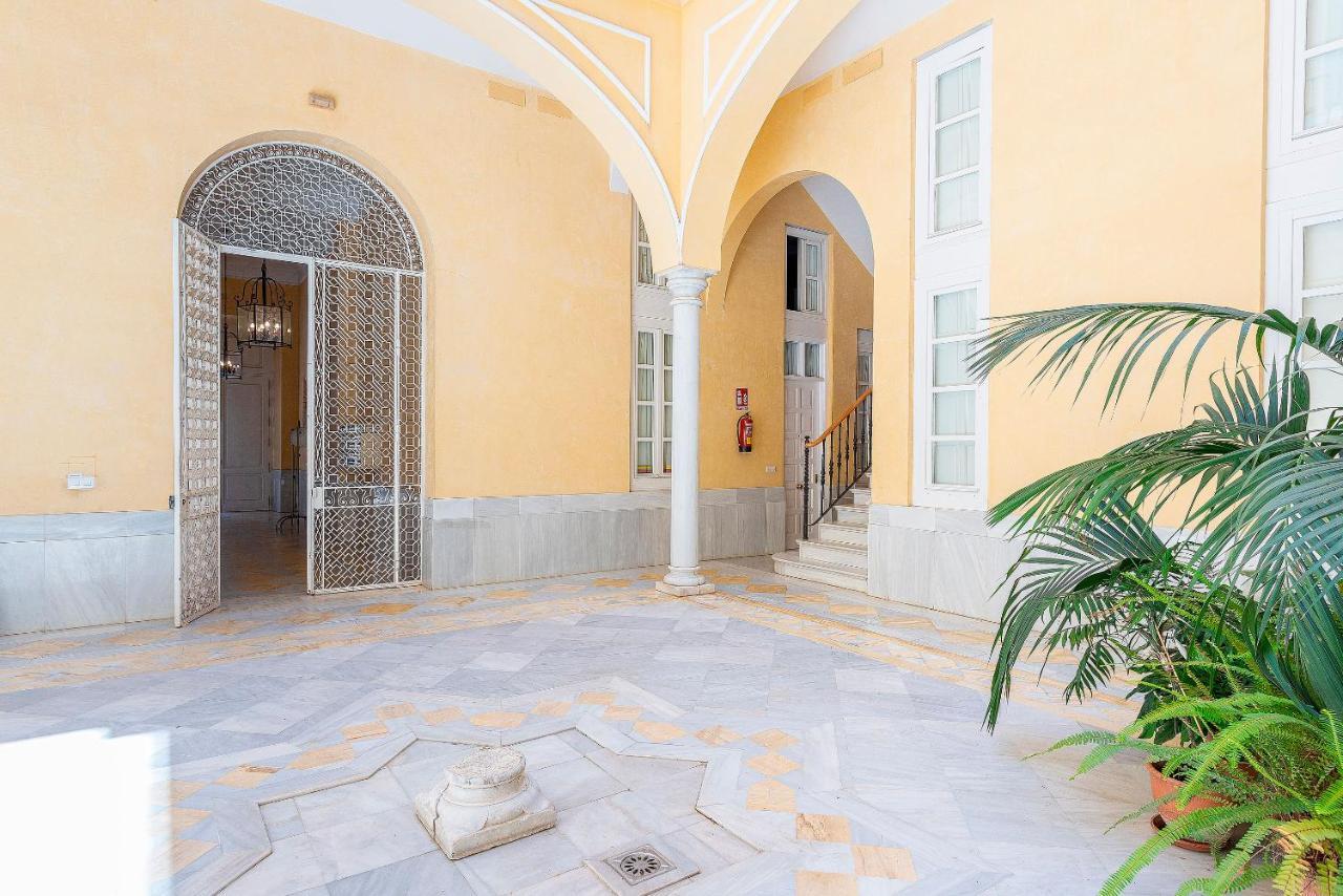 Genteel Plaza Nueva Apartment